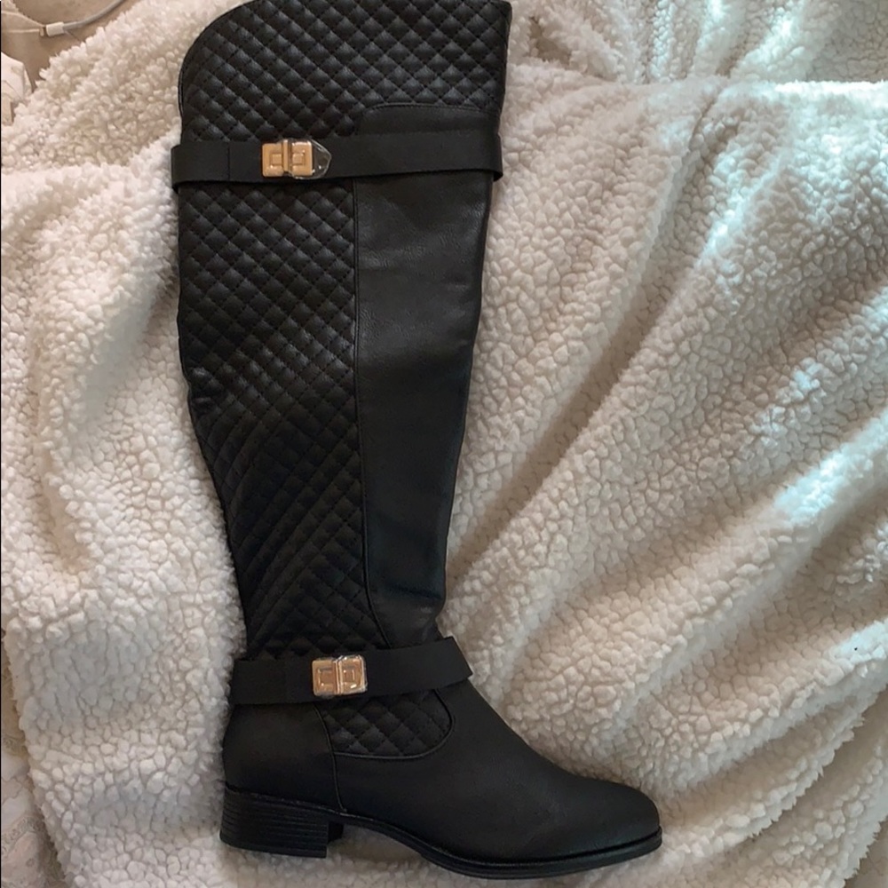 Boots size 9